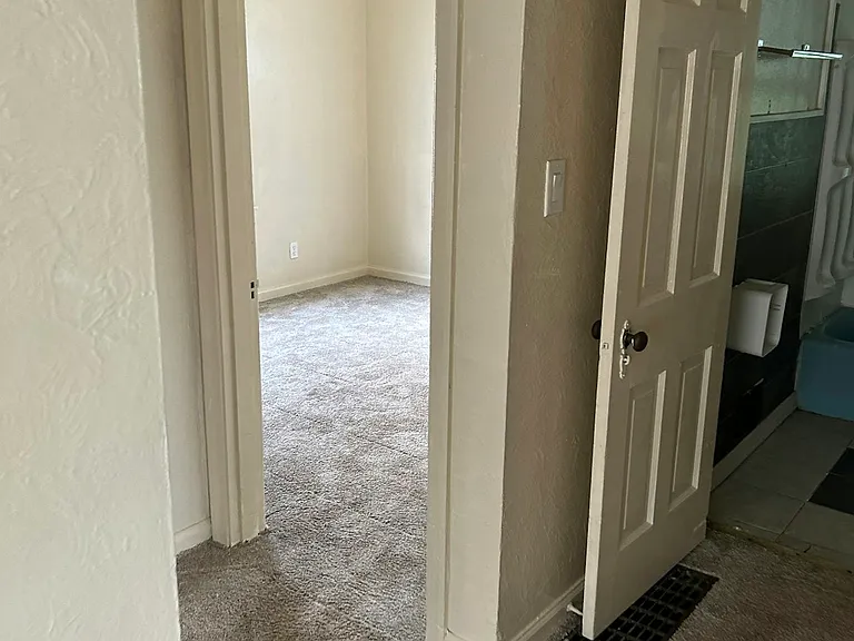 4608 Saint James Ave — Photo 15