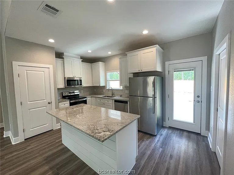 6475 FM 244 — Photo 14