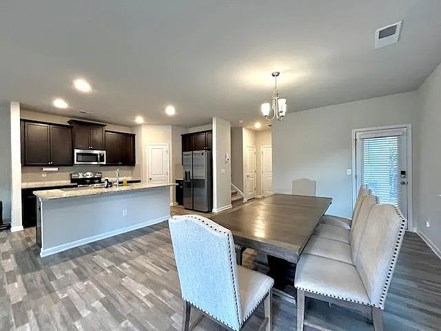 4 bed, 2.5 bath, 2090 sqft, $2,495 — Photo 3