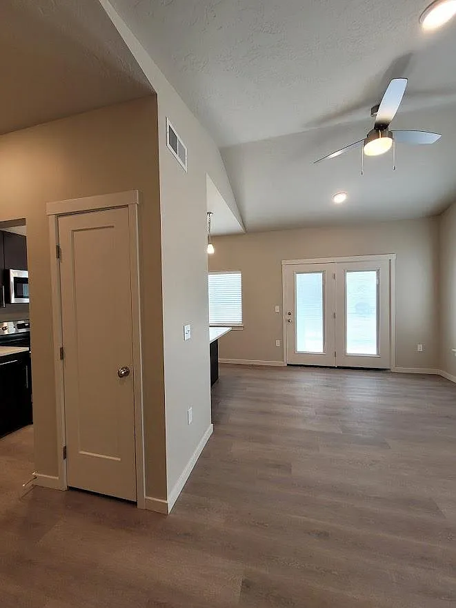 2 bed, 976 sqft, $1,495 — Photo 3