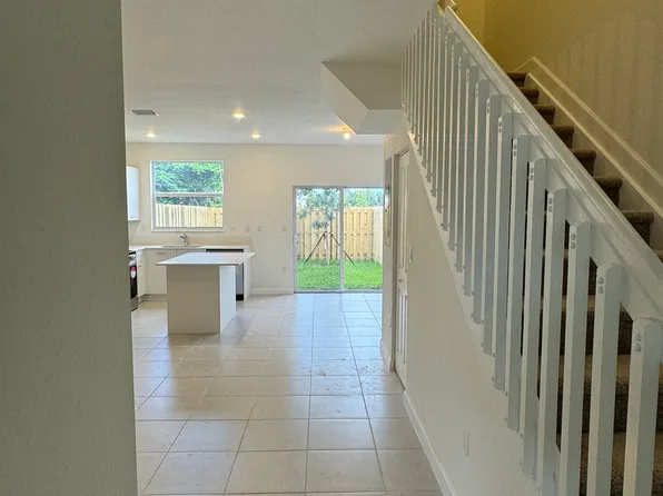 12035 NW 24th Pl, Miami, FL 33167