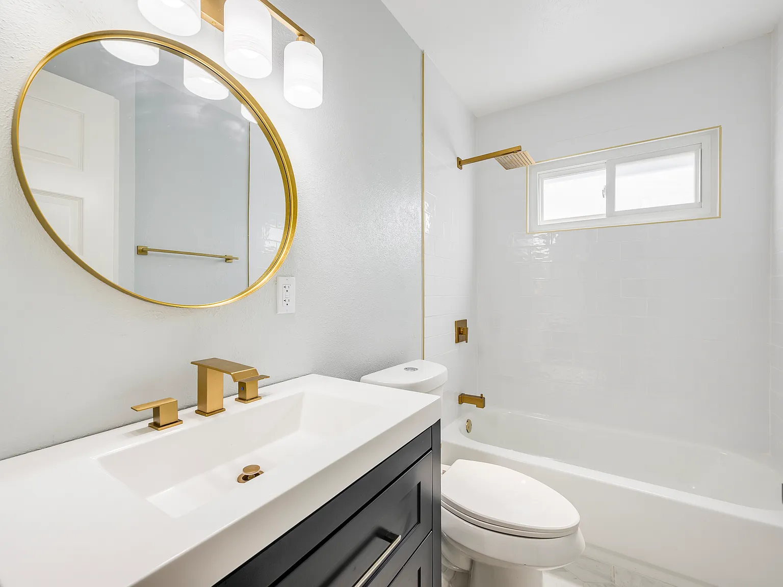 3 bed, 1157 sqft, $2,000 — Photo 3