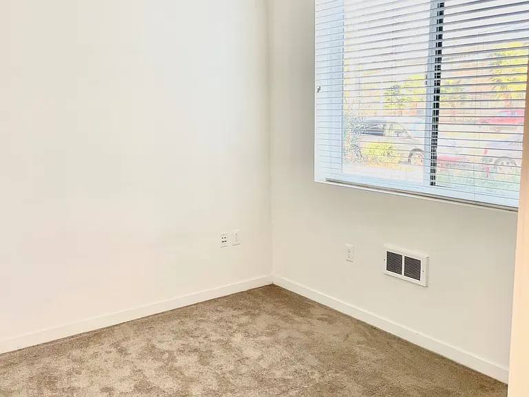 Charlotte Park — Photo 23