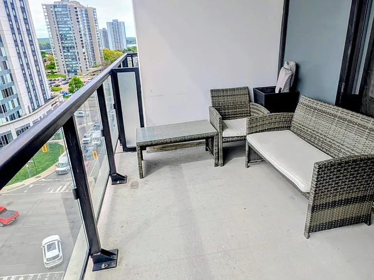 15 Queen St S #706 — Photo 12