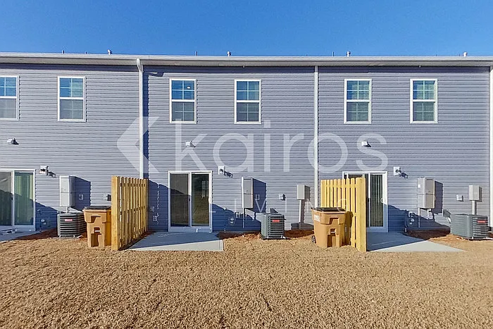 2185 Banyon Cir — Photo 24