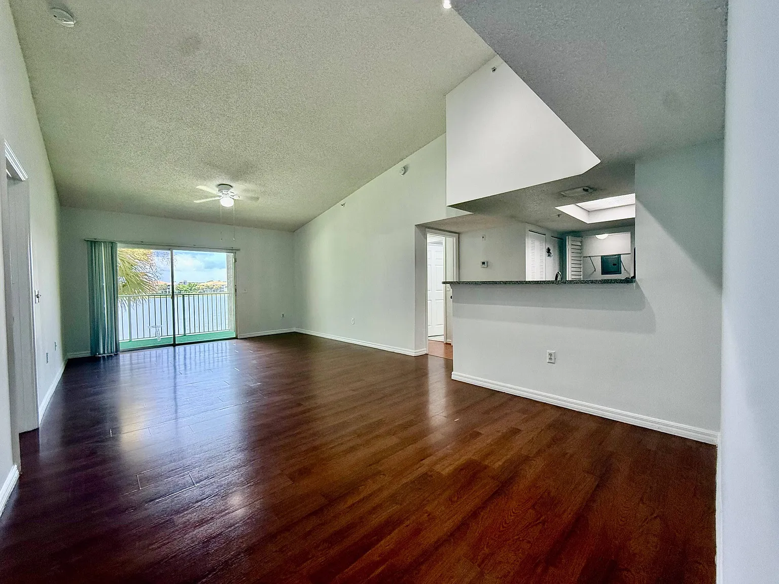2 bed, 2.0 bath, 1246 sqft, $2,125 — Photo 3