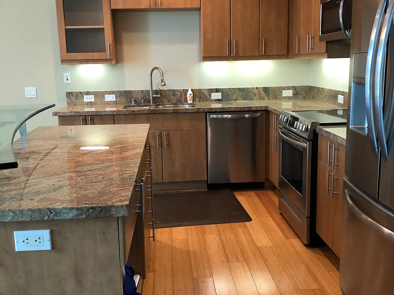 2 bed, 2.5 bath, 1542 sqft, $4,150 — Photo 2