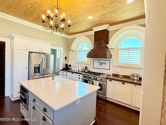 5th image of 318 W Chestnut St