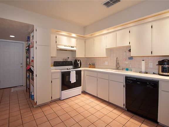 3rd image of 4028 Cypress Lndg E