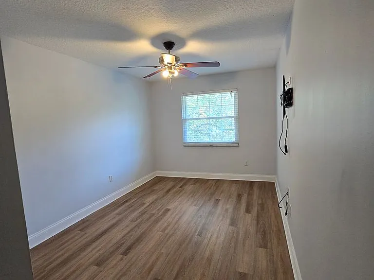 612 E Church St — Photo 24
