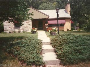 329 N Jackson St, Lowell, MI 49331