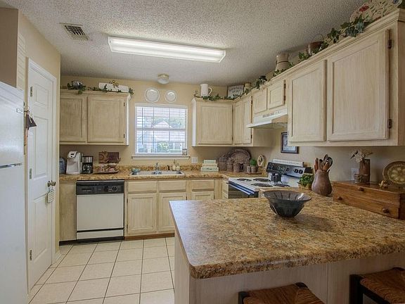 2nd image of 2653 Palmer Dr