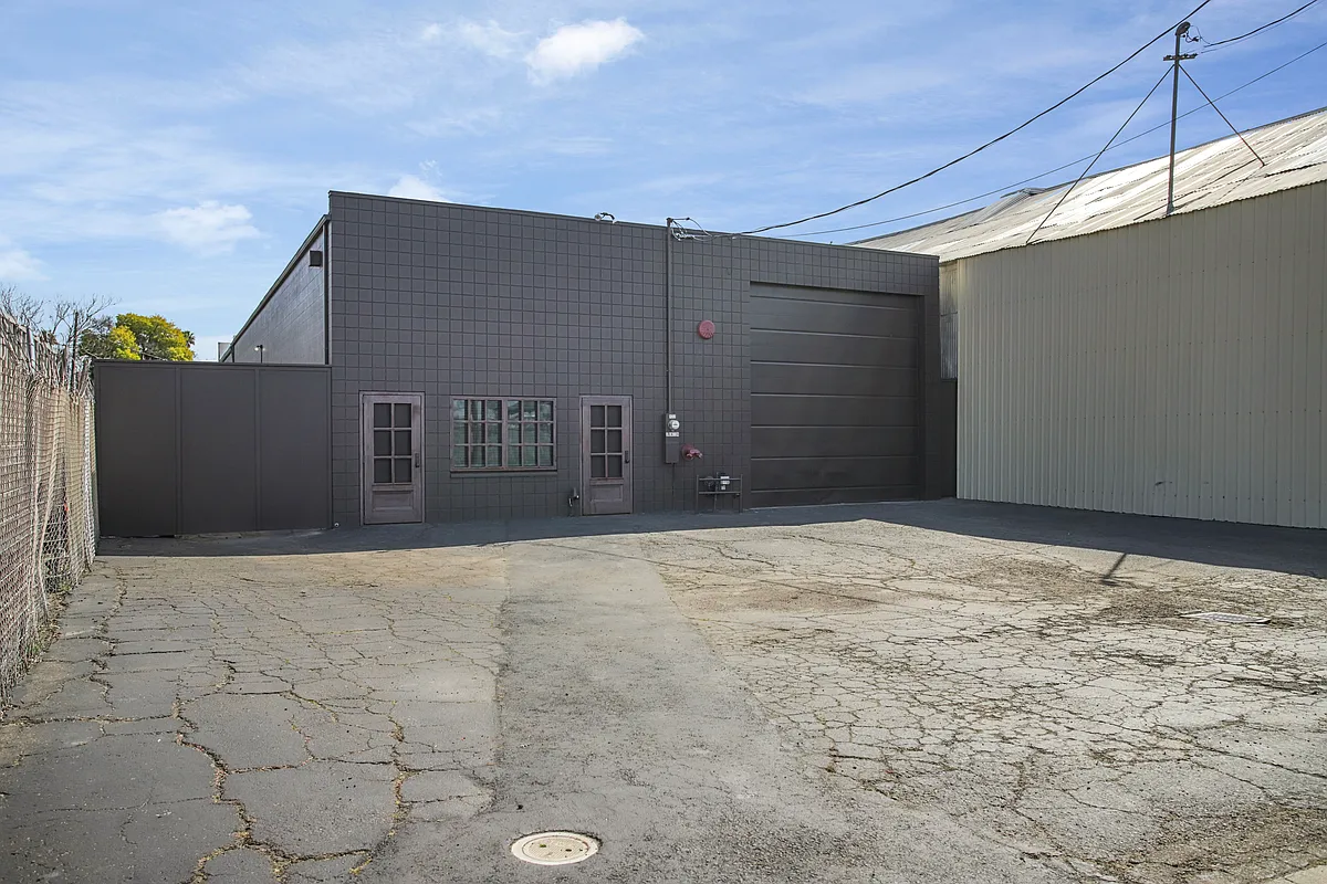 Building Photo - 122 S Union St