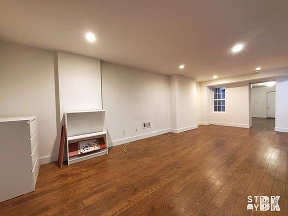 5th image of 482 Van Buren St #1A