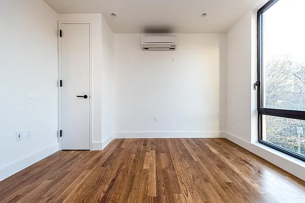 Rented by Nooklyn NYC LLC | media 43