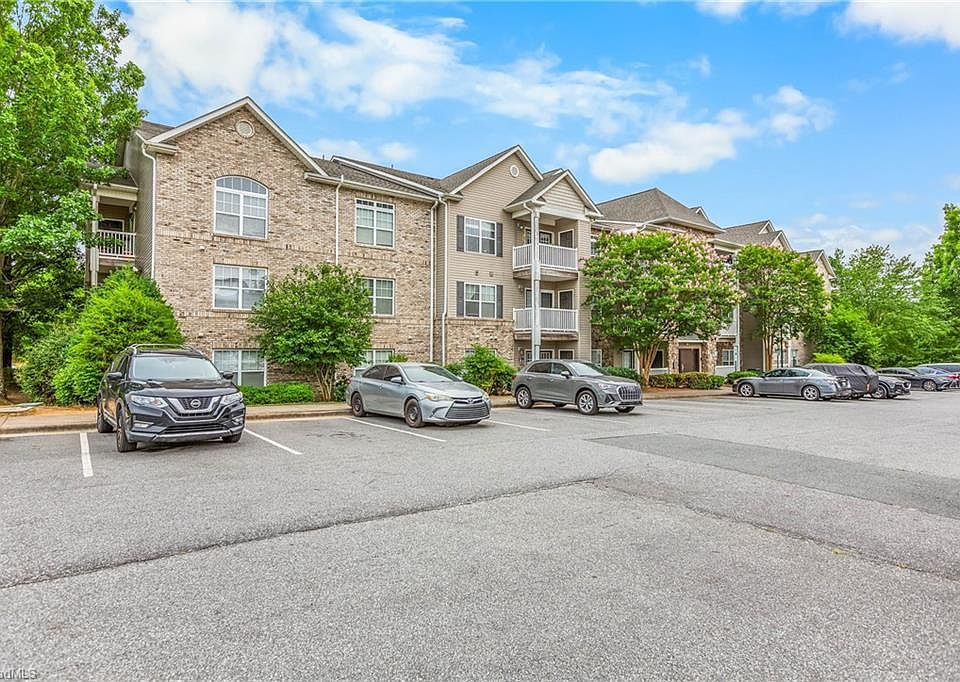 1st image of 923 Windcastle Ln APT 305