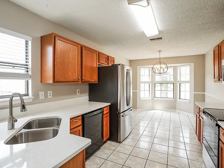 1976 Hunters Trace Cir — Photo 9