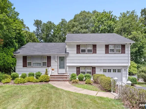 762 White Birch Rd, Township Of Washington, NJ 07676