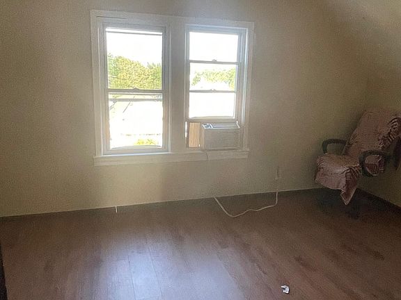 3rd image of 552 21st St #2/3