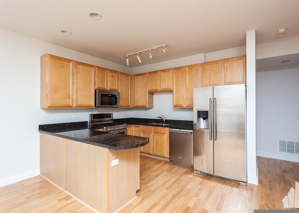 1st image of 2330 W Saint Paul Ave #201B