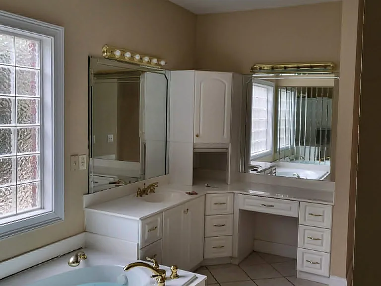406 Royal Crest Cir — Photo 17