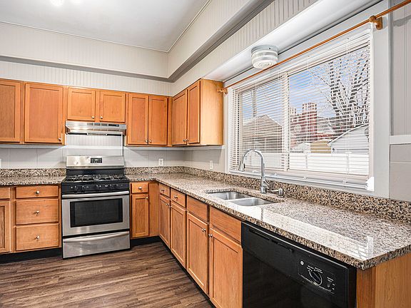 2nd image of 130 Page St NE