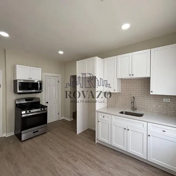 105-107 Schley St #2L — Photo 1