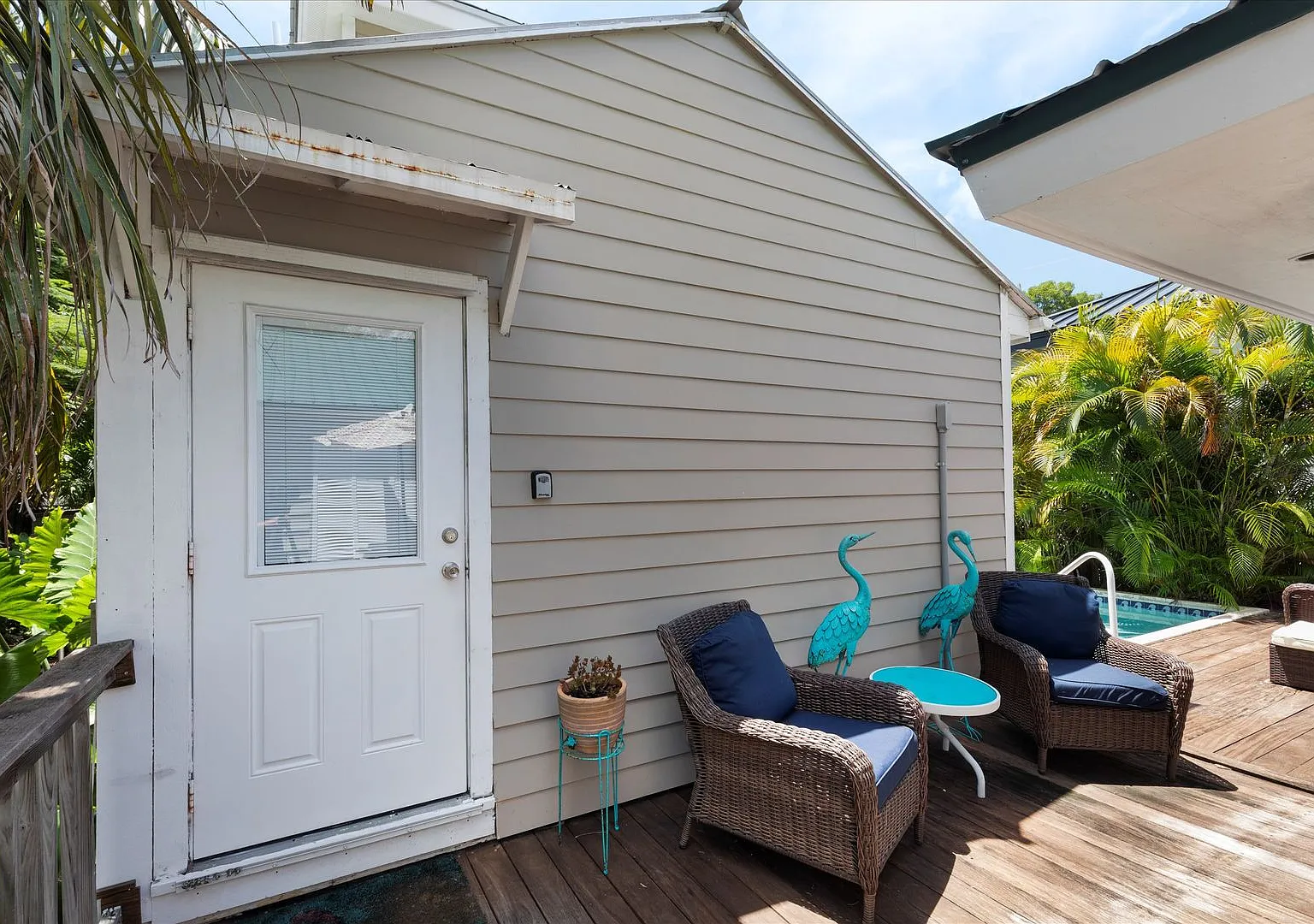 Charming 1BR/1BA with Loft & Pool Access Fully Furnished! — Photo 3