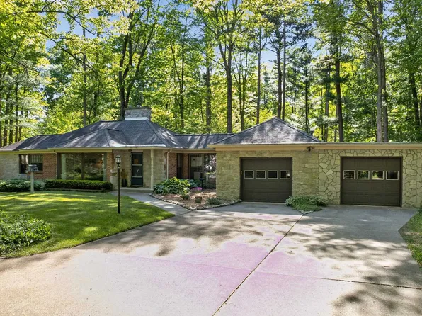 1820 Lawrence Dr, Midland, MI 48640