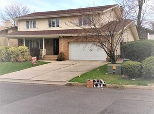 63 Ash St, Englewood Cliffs, NJ 07632