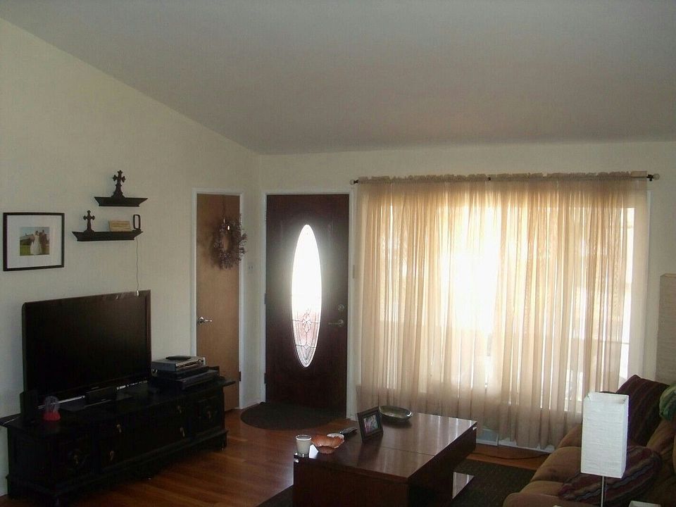 1st image of 566 Aspen Dr