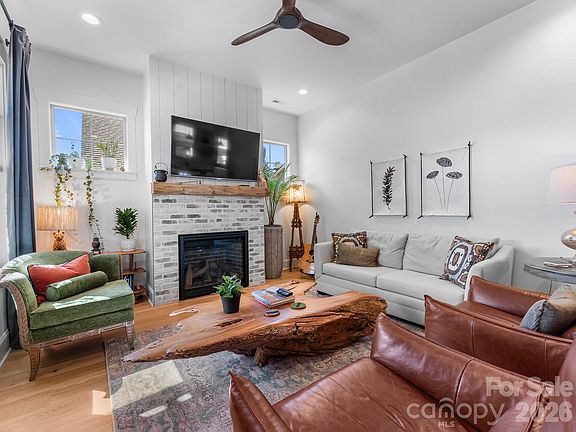 4th image of 65 White Oak Ln