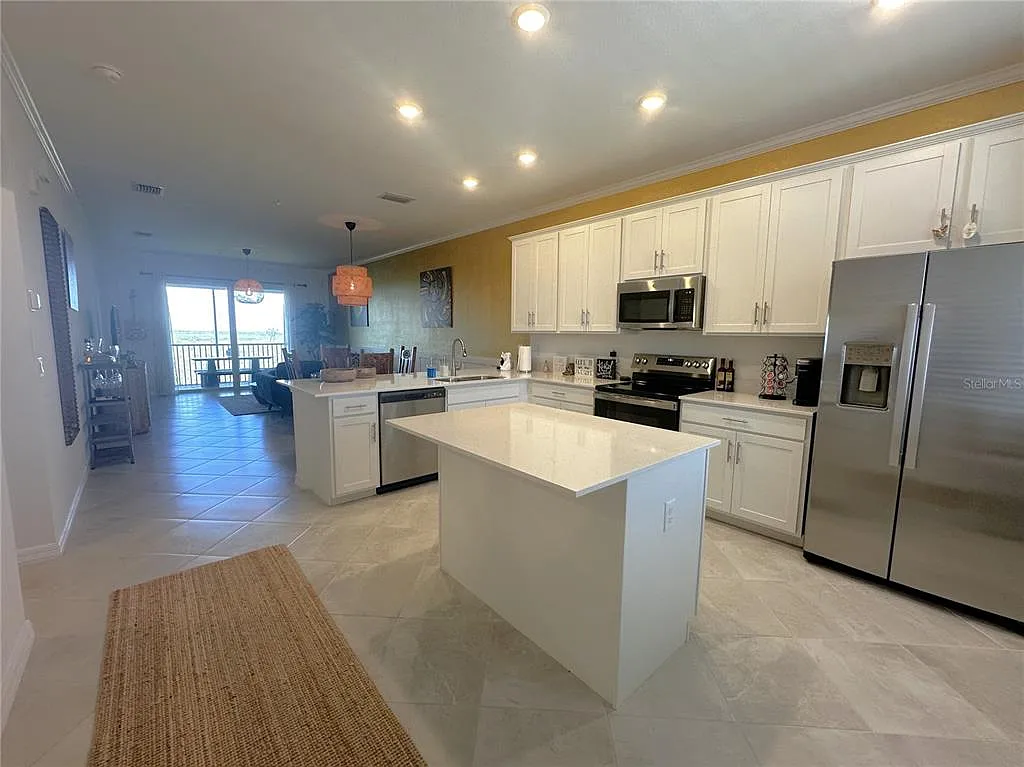 14211 Heritage Landing Blvd — Photo 2