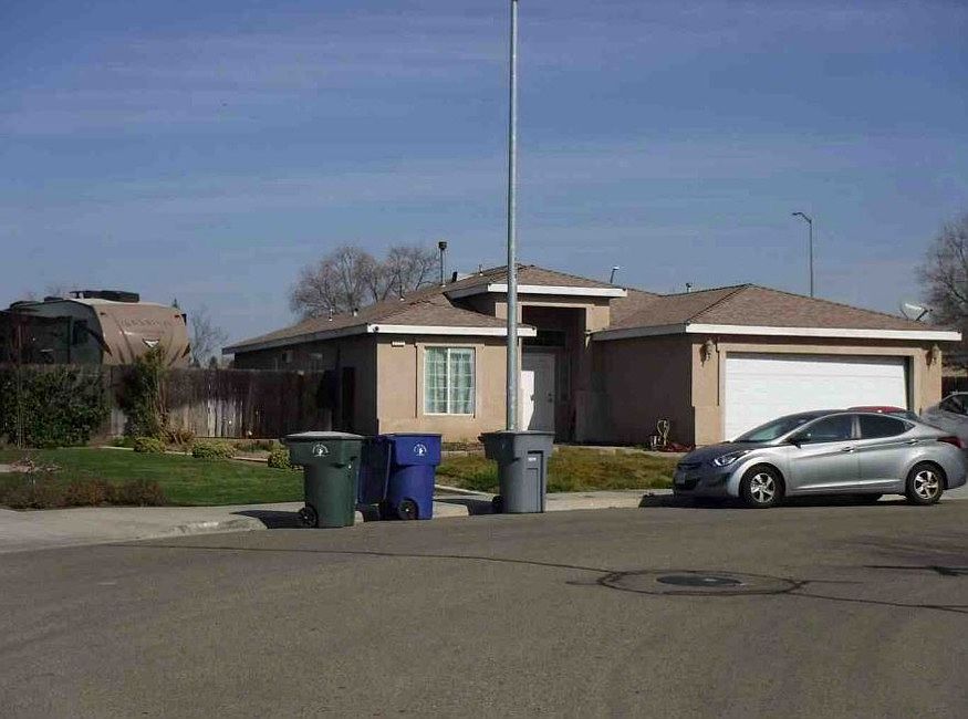 2711 Sierra Madre Ave, Clovis, CA 93611 Zillow