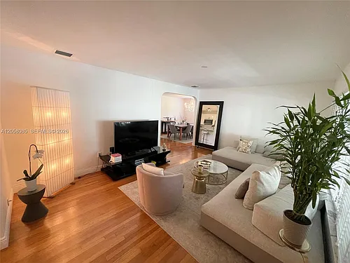 1116 Biarritz Dr Photo 1