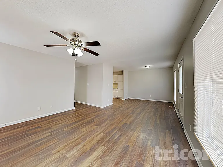 924 Pine Circle Dr — Photo 3