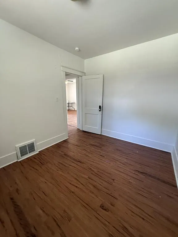 2225 Hoff St — Photo 3