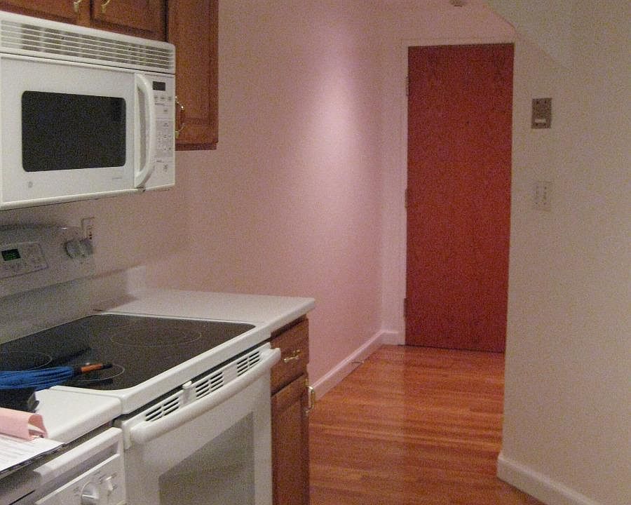 2nd image of 23 Snow Hill St #R10