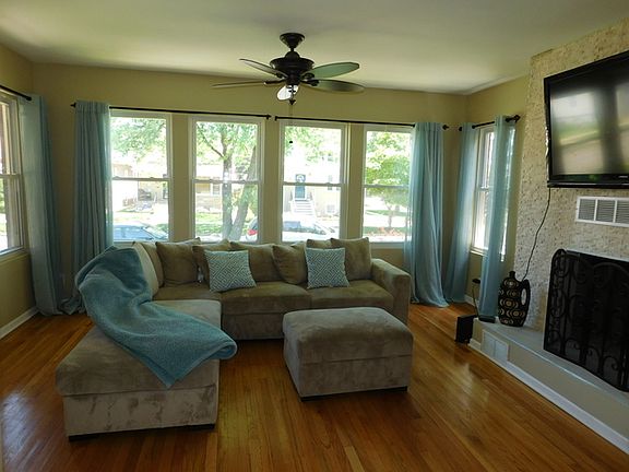 3rd image of 3246 Cuyler Ave