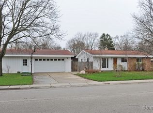 1424 Arbor Vitae Rd, Deerfield, IL 60015