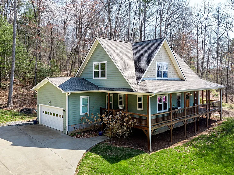149 Kirkwood Dr — Photo 2