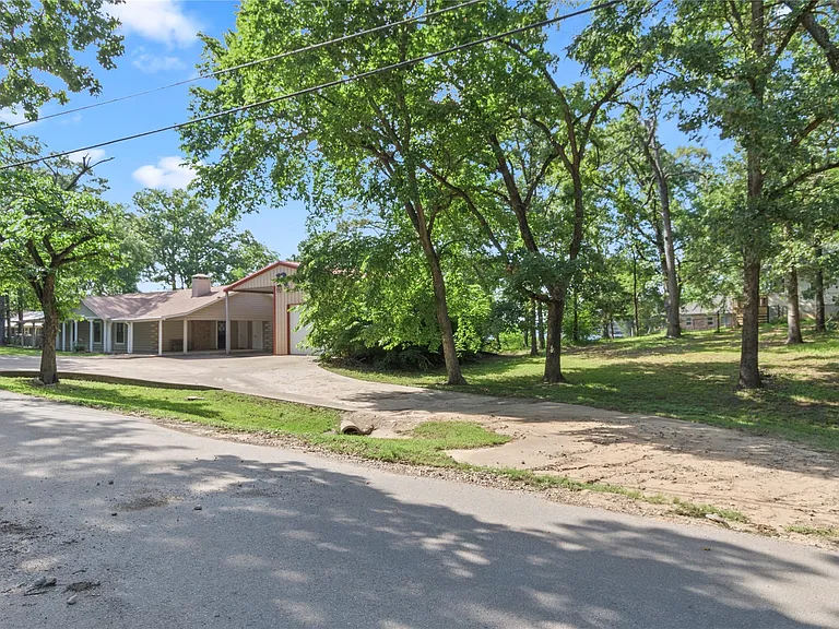 323 Dyer Cir — Photo 26