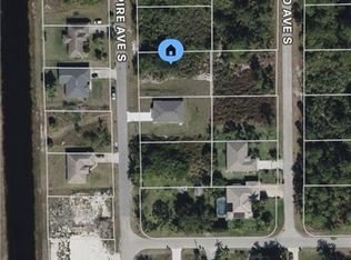527 Empire AVE S, LEHIGH ACRES, FL 33974