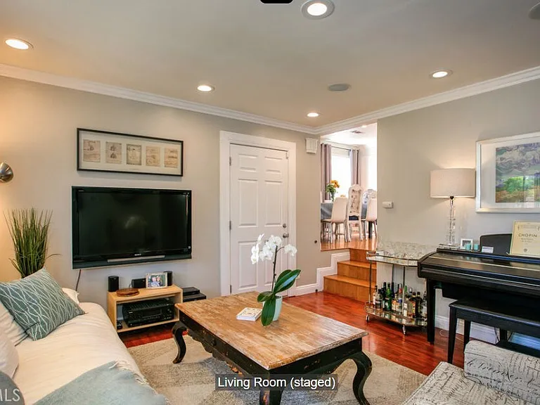 7021 Geyser Ave — Photo 5