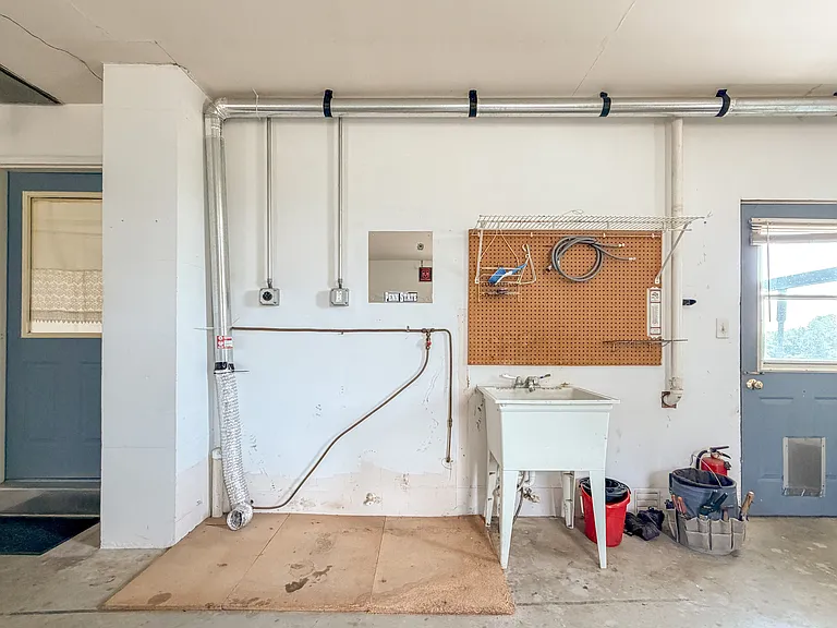 213 Hahnstown Rd — Photo 24