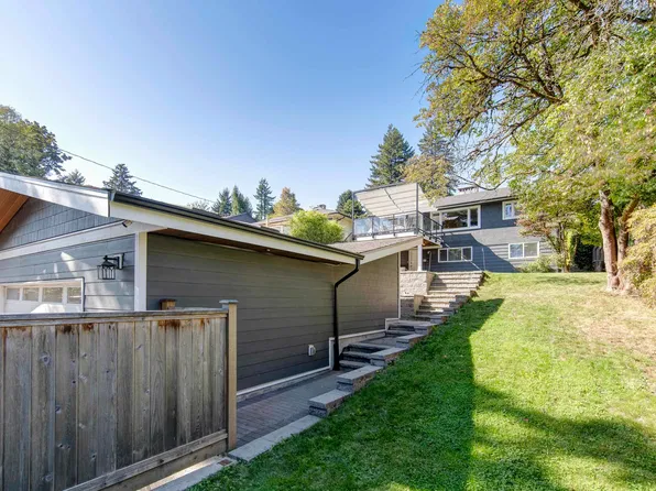 1243 Cloverley St, North Vancouver, BC V7L 1N7