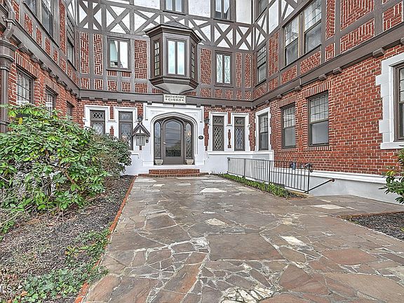 3rd image of 701 Locust St #17