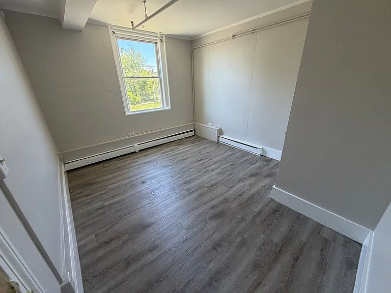 423 Pelham St — Photo 7