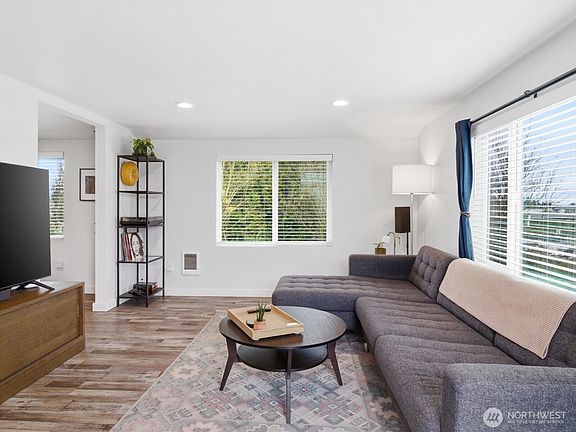 4th image of 2533 S Grant Ave