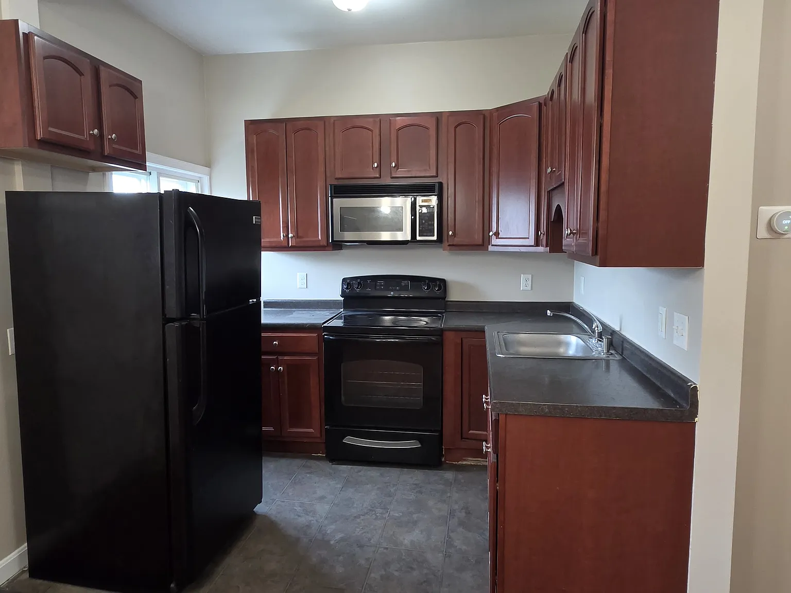 2 bed, 700 sqft, $2,400 — Photo 1